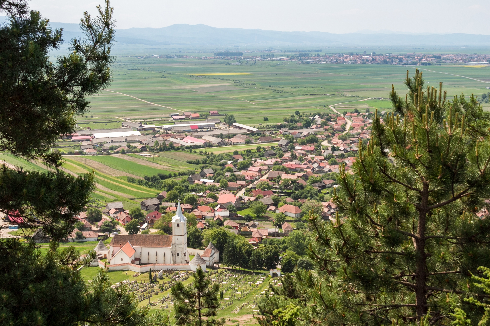 Tradiţie şi modernitate – acestea sunt cele două piloane pe care se bazează dezvoltarea localităţilor judetului